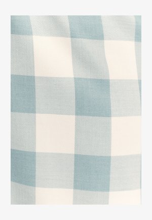 Lys blå og hvid plaid-stof med et ternet mønster. Materialet ser vævet ud, med en blød tekstur og ensartet farvedistribution.