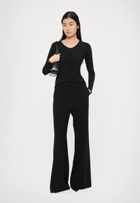 Emporio Armani Tops ar garām piedurknēm - black