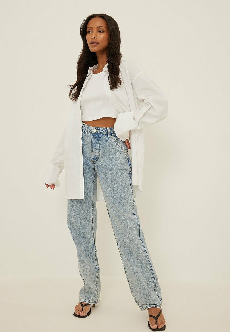 NA-KD Straight leg jeans blauw