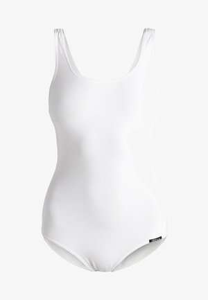 Weißer Einteiler-Badeanzug mit Rundhalsausschnitt und breiten Trägern. Aus glattem Stoff gefertigt, mit hohem Beinausschnitt und minimalem Branding.