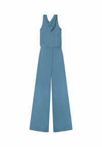 Combinaison bleue avec des jambes larges, sans manches et décolleté drapé. Fabriquée en tissu léger, offrant une texture douce.