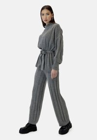 Elara SET  - Trui - grau