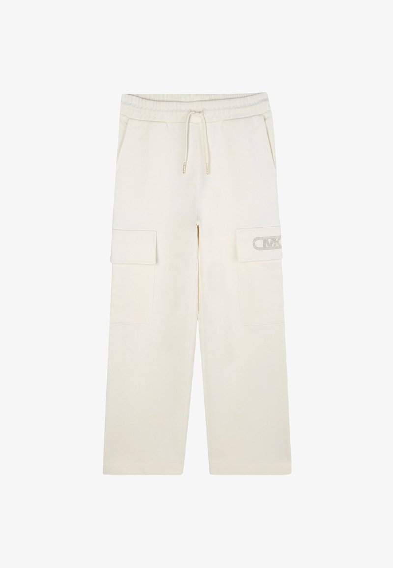 Jasno-kremowe spodnie cargo z elastycznym paskiem ściągającym, dwoma bocznymi kieszeniami i subtelnym logo na miękkim, teksturowanym materiale.