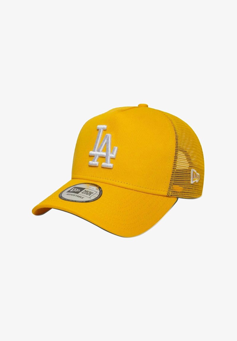 Gelbes Baseballcap mit einem weißen gestickten "LA"-Logo, Netzrücken, verstellbarem Riemen und flacher Brim. New Era-Tag befestigt.