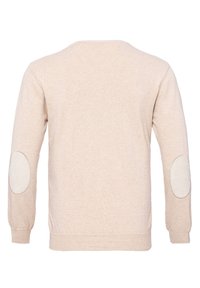 Beżowy sweter z długim rękawem i okrągłym dekoltem, z prążkowanymi mankietami i łatami na łokciach. Miękka tekstura z gładkim wykończeniem.