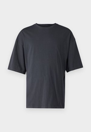 Temno siva majica s kratkimi rokavi iz lahkotnega bombaža, z ohlapnim krojem in klasičnim okroglim izrezom, z enostavno teksturo in brez vzorcev.