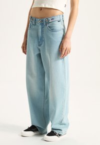 Vans CINCHED CHECK 5  - Jeans Straight Leg - light stonewash