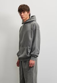 Pegador LOGO OVERSIZED HOODIE - Felpa con cappuccio - vintage grey/grey