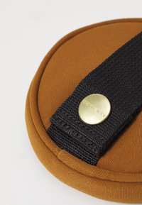 Carhartt WIP CLARTON ZIP WALLET UNISEX - Lompakko - hamilton brown