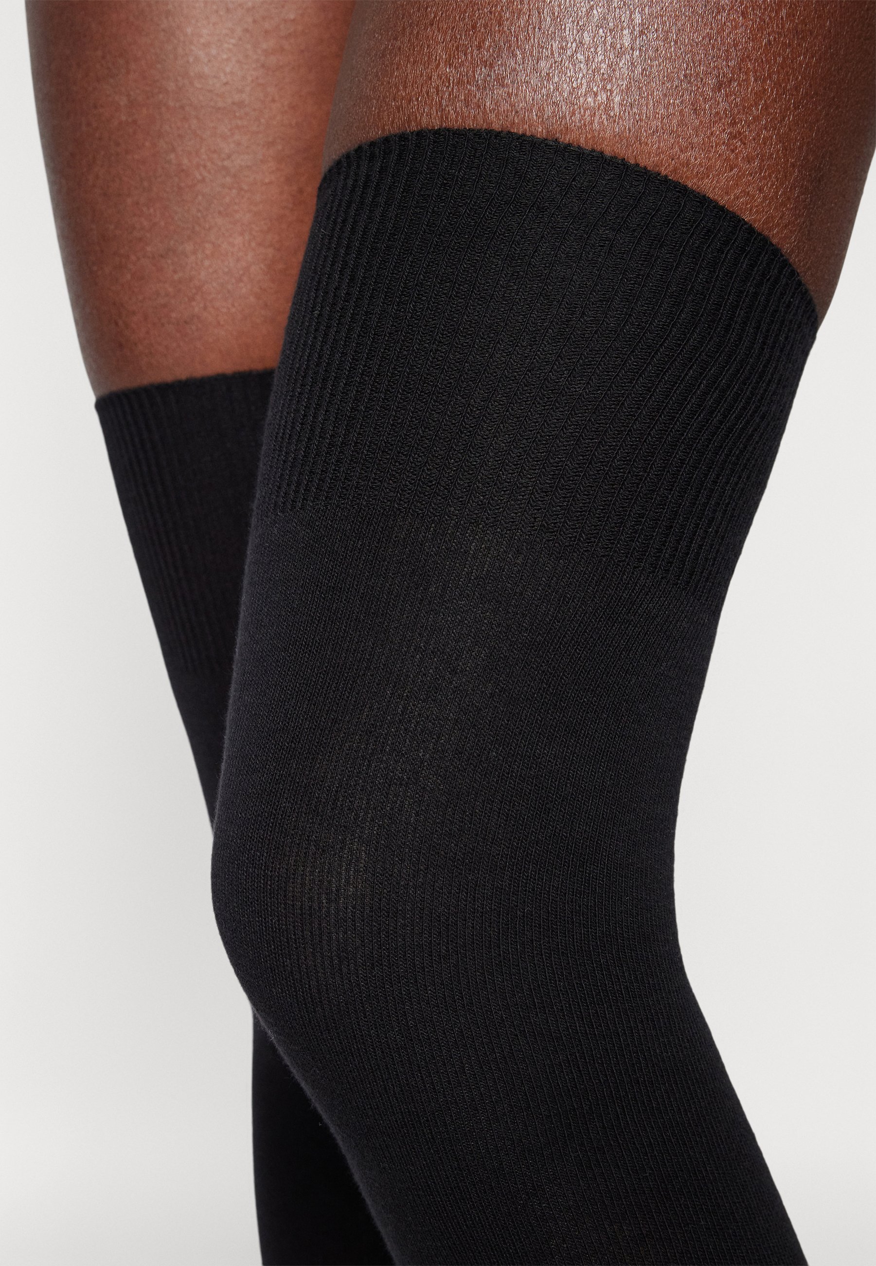 【関税込み】Swedish Stockings ブラック Mira Stay Up ソックス Swedish Stockings: ブラック Mira Stay Up ソックス | SSENSE 日本