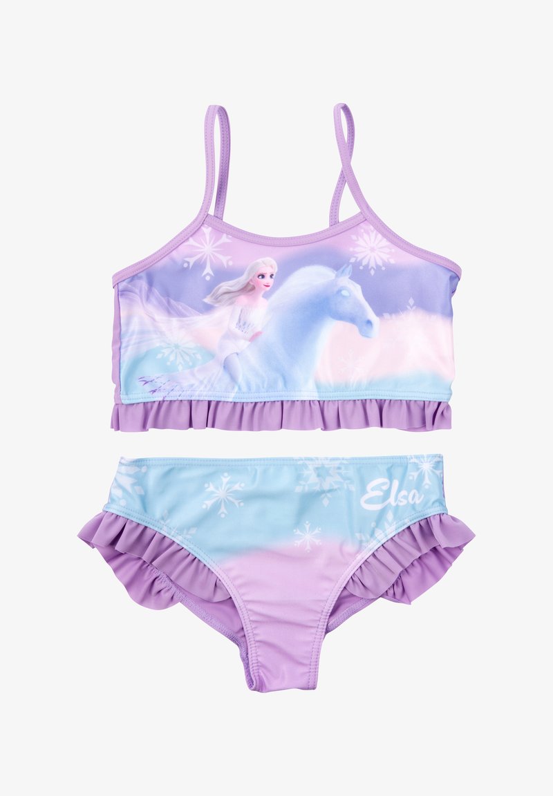 Costume da bagno viola a due pezzi con Elsa in sella a un cavallo bianco e motivi di fiocchi di neve, caratterizzato da volant sui bordi superiori e inferiori.