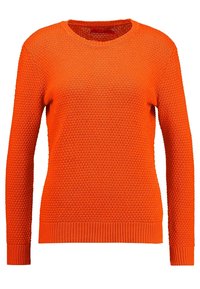 Pull orange tricoté avec un col rond et des manches longues. Présente un motif texturé et un ourlet ainsi que des poignets côtelés pour plus de détails.