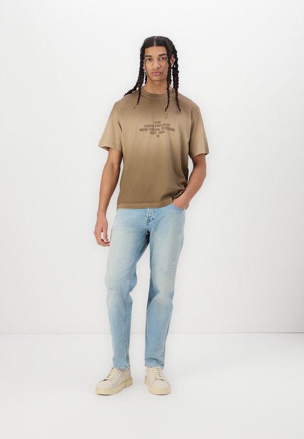 JCOHORIZON FADE SPRAY TEE CREW NECK - Print T-shirt - desert taupe4