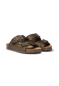 Bruine gevlochten leren sandalen met twee brede banden, kurken voetbed en rubberen loopzool. Voorzien van metalen gespen voor verstelbaarheid.