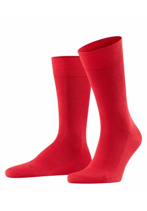 Rote Baumwollcrew-Socken mit glatter Textur und geripptem Bund. Bieten eine bequeme Passform sowie verstärkte Fersen- und Zehenbereiche.