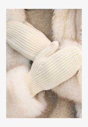 Kremowe, dziergane rękawiczki z pionowym wzorem prążków, miękką fakturą i zaokrąglonym kształtem, ułożone na warstwę swetra z futrzanym obszyciem.