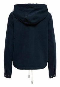 Giacca con cappuccio blu navy con orlo regolabile, polsini con bottoni a pressione e texture liscia. Presenta un design semplice senza loghi visibili.