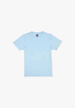Hellblaues T-Shirt mit kurzen Ärmeln und Rundhalsausschnitt, mit kleinem Logo auf der linken Brust und einem lila Etikett am Kragen.