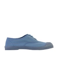 Blauwe stoffen sneakers met een ronde neus, vetersluiting, rubberen zool en gestructureerde zijkanten. Geen patronen of extra accenten opgemerkt.