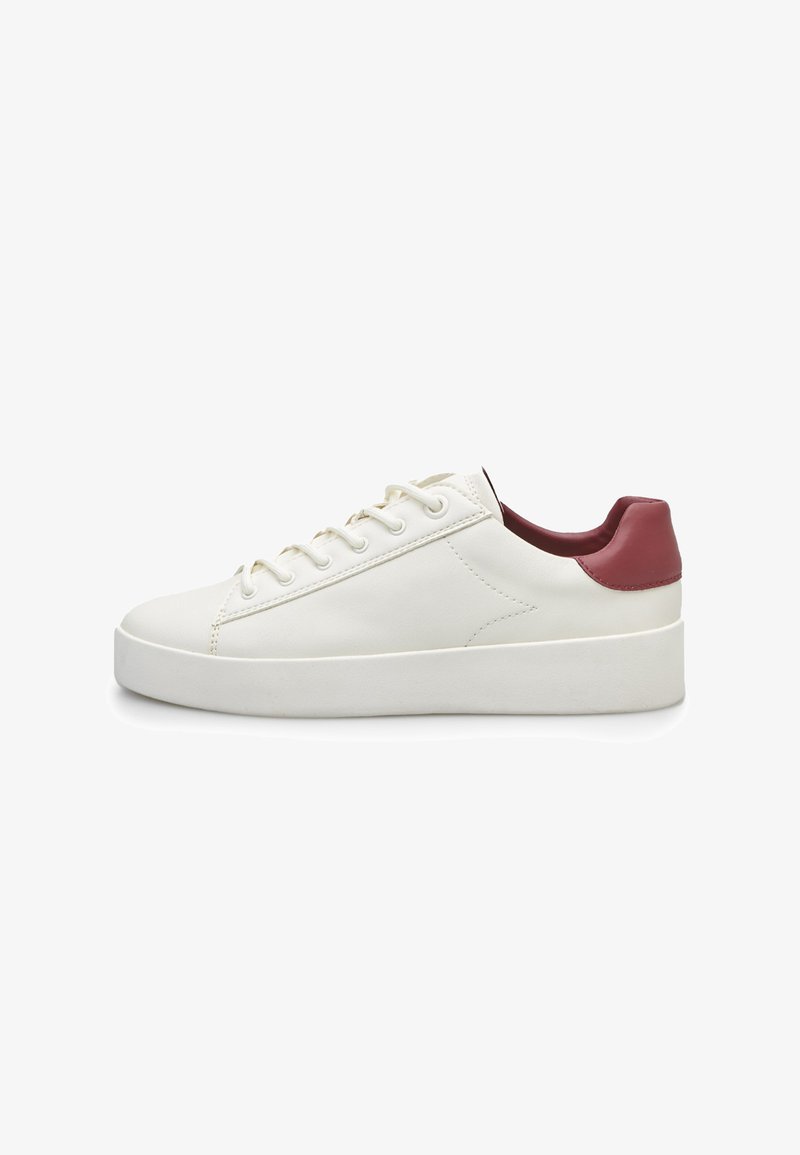 Valge nahast toss, millel on burgundi värvi konts, ümar nina, polsterdatud kaelus, kuus augukest ning paks valge kummist tall.