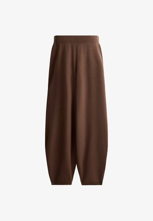 OYSHO, BALLOON-FIT KNIT TROUSERS - Pantalon classique - cocoa