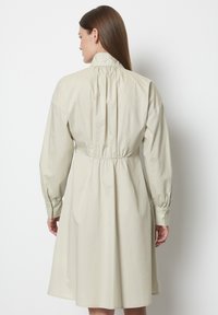 Marc O'Polo KNIELANGES  - Freizeitkleid - stone grey