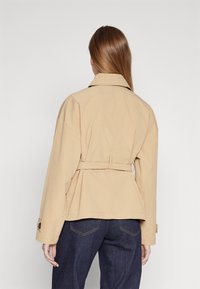 JDY JDYCAMILLA SHORT BELT JACKET  - Letná bunda - incense