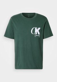 20S OVERLAP GRAPHIC TEE - Print T-shirt - sycamore