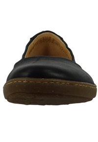 El Naturalista Vikbara ballerinaskor - black