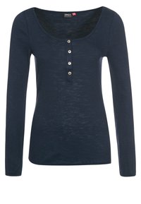 Marineblaues Langarmshirt aus leichtem Stoff mit rundem Ausschnitt und vorderem Knopfverschluss mit vier metallischen Knöpfen.