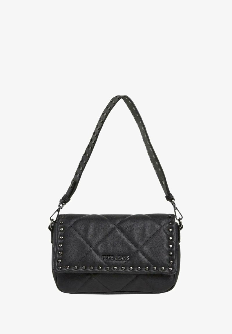 Borsa a tracolla in pelle nera trapuntata con un bordo decorativo con borchie e tracolla, con un logo sul davanti per un dettaglio aggiuntivo.