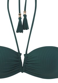 Teal ribbet bikinin ylhä osa, jossa on rypistetty keskikohta ja säädettävät hihnat, joissa on tupsut ja kultasävyiset yksityiskohdat.
