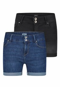 Conjunto de pantalones cortos de mezclilla, uno en azul oscuro con puños enrollados y el otro en negro. Ambos cuentan con un cierre de dos botones y bolsillos delanteros.