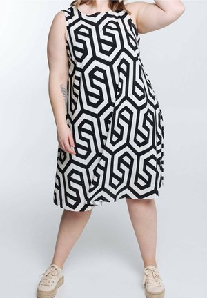 Paprika, Robe de jour - black
