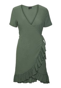 Robe portefeuille verte en tissu texturé, dotée d'un col en V, de manches courtes et d'un ourlet à volants superposés. Se noue sur le côté pour un ajustement modulable.