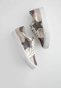 Next FOREVER COMFORT CHUNKY STAR REGULAR FIT - Sneakers basse - metallic