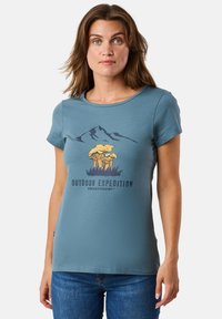 Unselected, sage green chantarelle