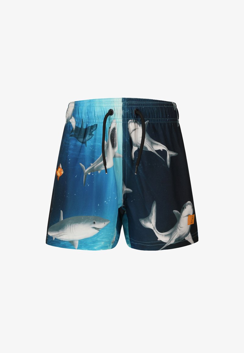 Shorts de bain pour enfants avec un motif sous-marin bleu comprenant plusieurs requins et un petit poisson orange, avec des cordons noirs à la taille.
