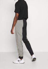 Only & Sons Träningsbyxor - black