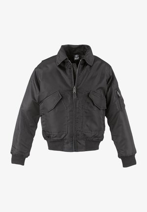 Cazadora bomber negra hecha de nailon, con cierre frontal de cremallera, dos grandes bolsillos en el pecho, puños de canalé y cuello alto.
