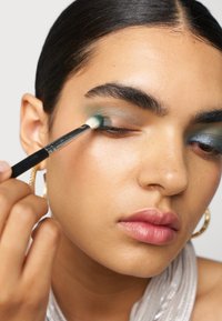 KIKO Milano GLAMOUR MULTI FINISH EYESHADOW PALETTE - Oogschaduwpalet - 06 green vibes