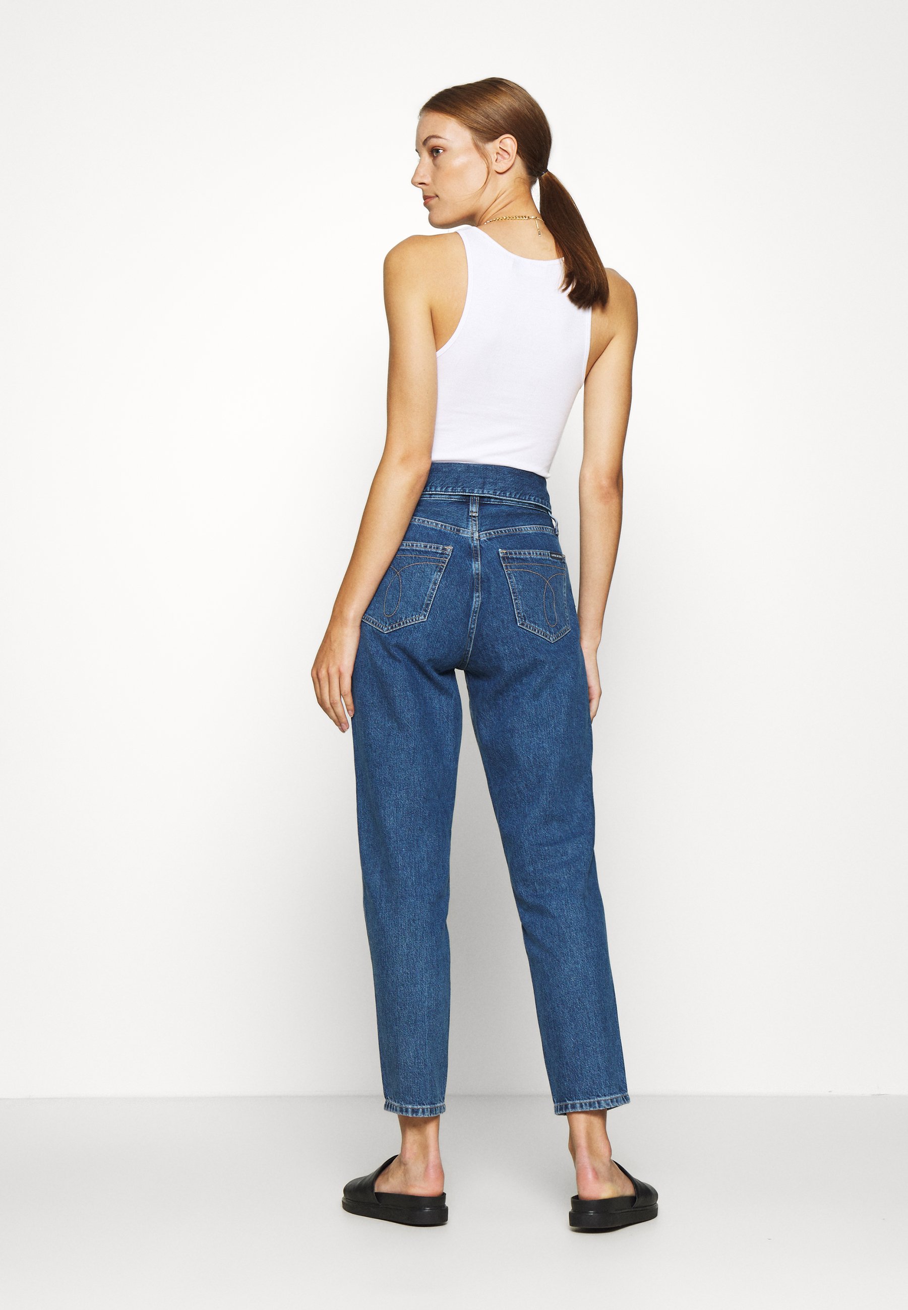 Calvin Klein Jeans MOM - Relaxed fit jeans - dark blue/Blauw denim/bluedenim  - Zalando.nl