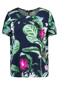 Koszulka z krótkim rękawem w ciemnym granacie z kwiatowym wzorem, prezentująca duże zielone liście i intensywnie różowe kwiaty. Lekka tkanina o luźnym kroju.
