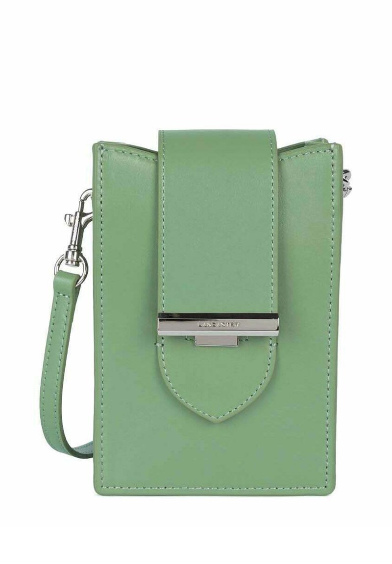 Borsa a tracolla in pelle sintetica verde con forma rettangolare, chiusura magnetica, tracolla regolabile e finiture in metallo argentato.