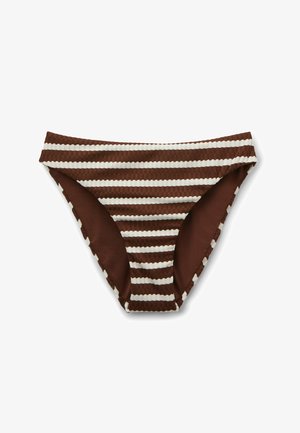 Hnědo-bílé vodorovně pruhované spodní díly bikin s žebrovanou texturou a klasickým střihem, vystavené na bílém pozadí.