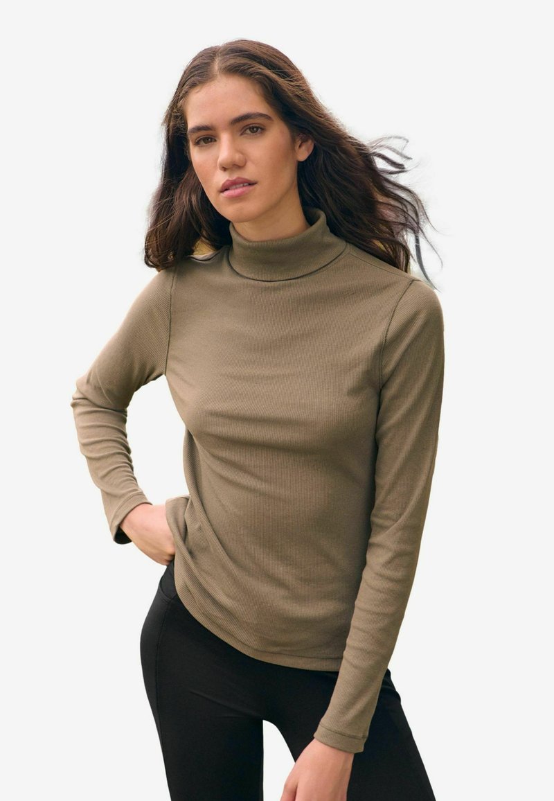 Cămașă de tip polo cu manșete lungi, de culoare khaki, dintr-un material moale, cu o siluetă ajustată și manșete ușor evazate.