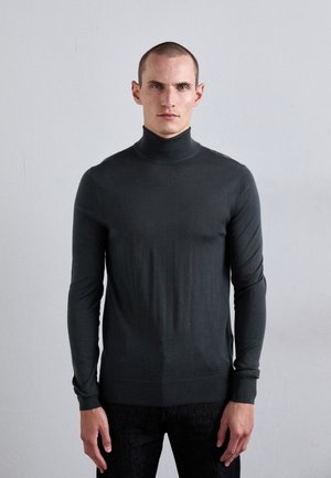 Suéter de cuello alto en gris oscuro, de diseño ajustado, hecho de una tela suave con mangas largas y una cinturilla de punto. Sin patrones distintivos.