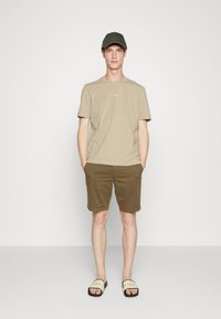 BOSS T-shirt básica - light beige