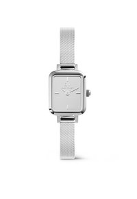 Montre rectangulaire argentée avec un cadran blanc, des marqueurs minimalistes et un bracelet en maille métallique texturée blanche. Présente une couronne sur le côté.