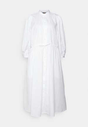 Robe midi blanche à manches longues avec fermeture boutonnée à l'avant, col montant, poignets élastiques et ceinture ajustable à la taille.